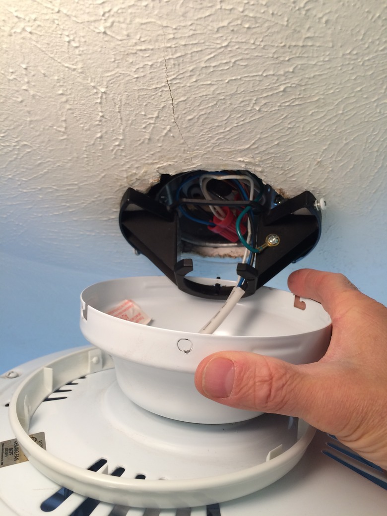Mounting fan unit to fan bracket