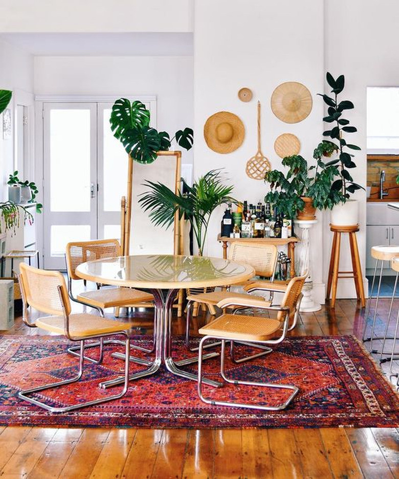 Mr. Cigar Loft dining room with round table and chairs