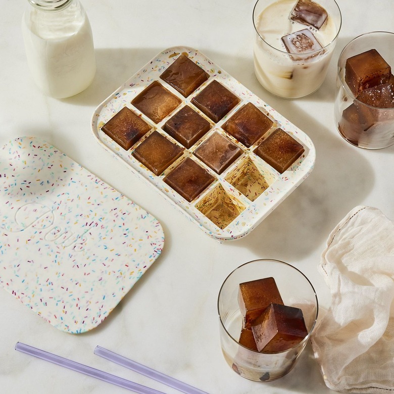 W&P Everyday Ice Cube Trays With Lids in White Confetti