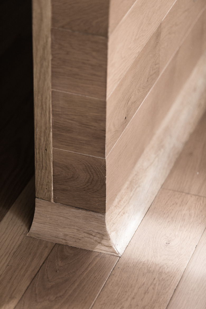 White oak wrapping the walls