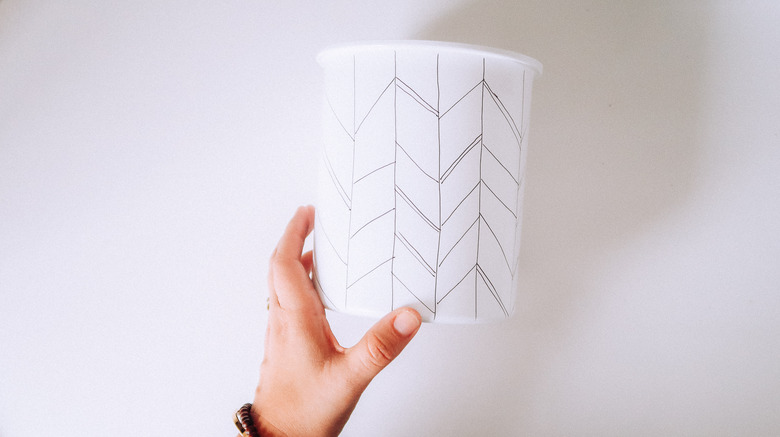 Completed arrow pattern on jar