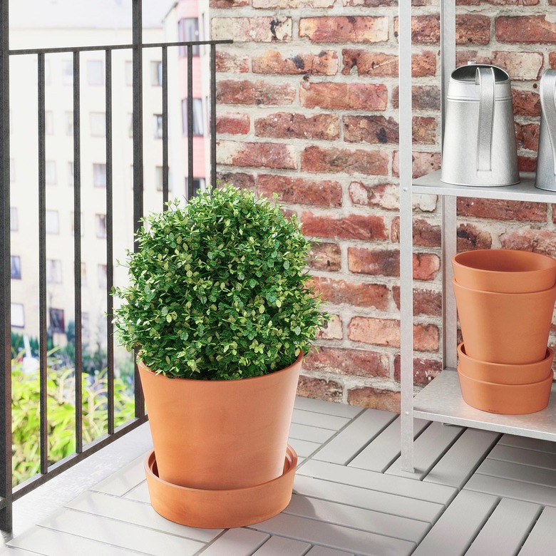 Ingefära Plant Pot With Saucer