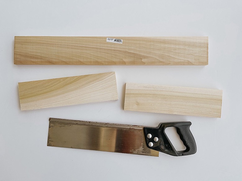 Cut the wood boards to size.