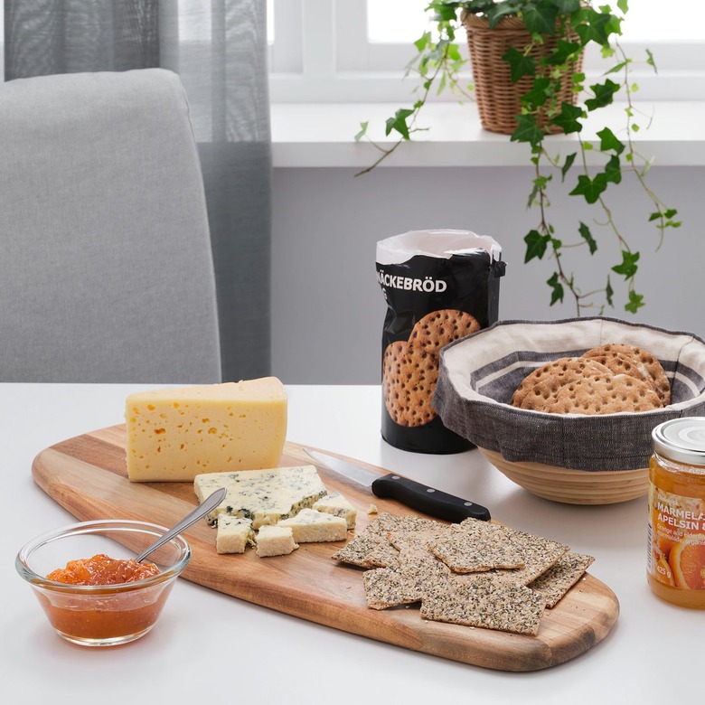 table with cutting board with snacks