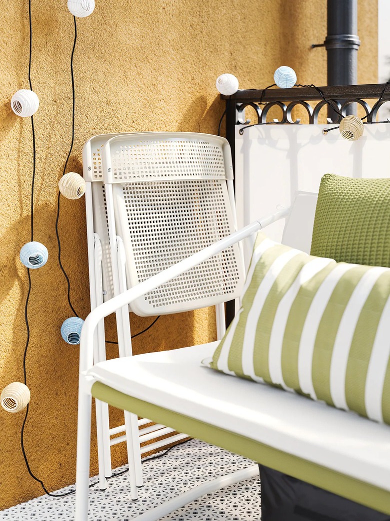 white chairs next to table and lighting