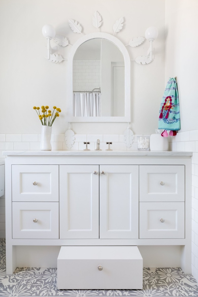 kids bathroom ideas with step stool