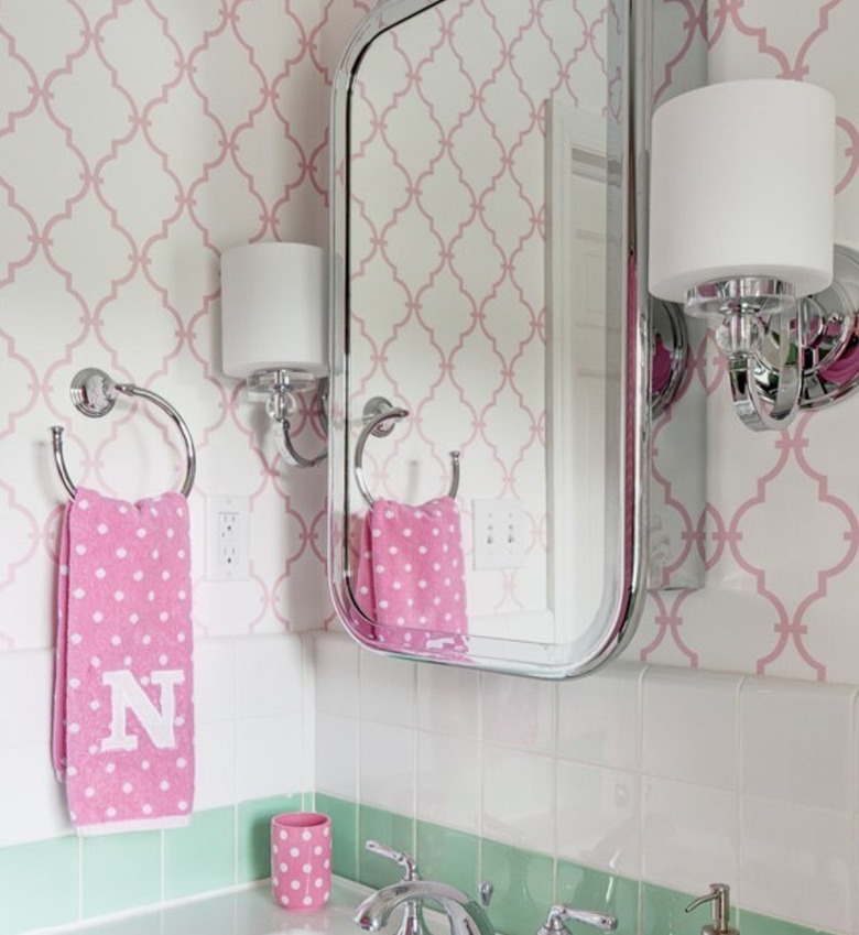 kids bathroom ideas with monogrammed towel