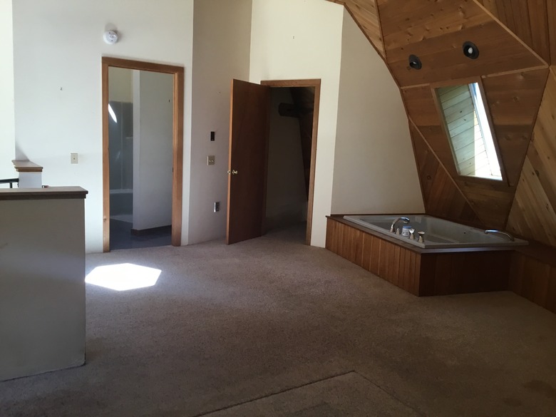 dome house bedroom before