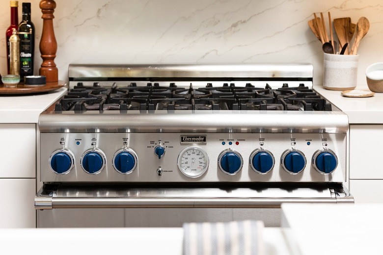 Gas stove with blue knobs