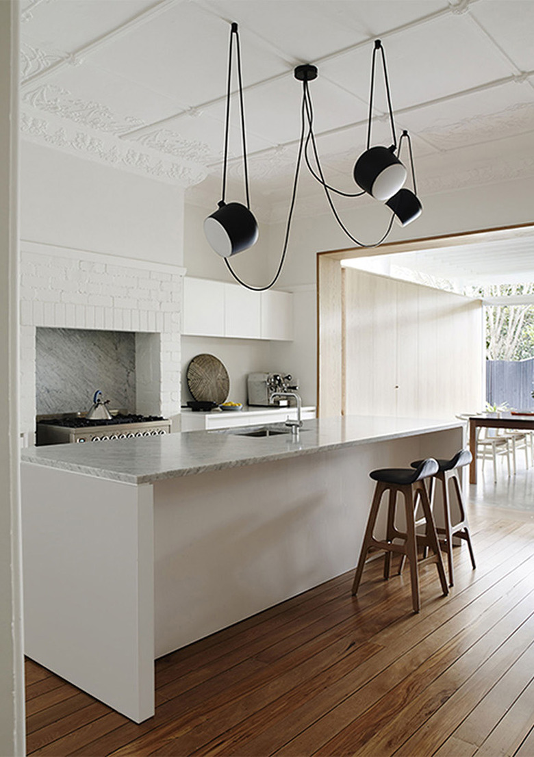 kitchen island lighting idea with suspension light fixture