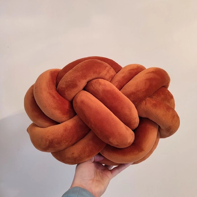 knot pillow