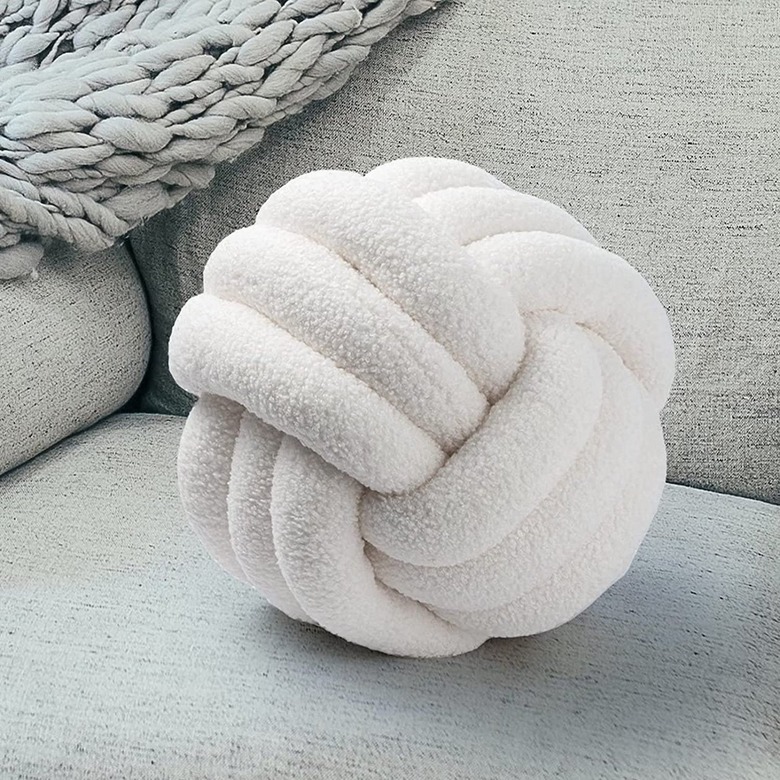 Uvvyui Knot Ball Pillow