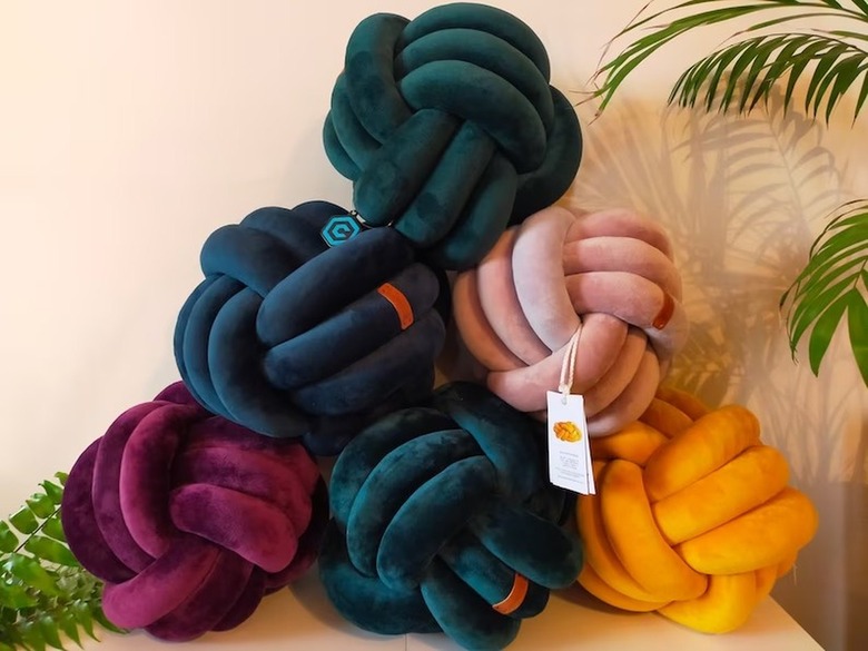 Decorative Knot Ball Pillow