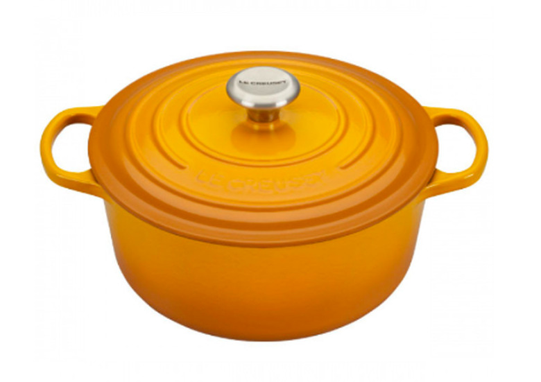 Le Creuset round dutch oven in Nectar