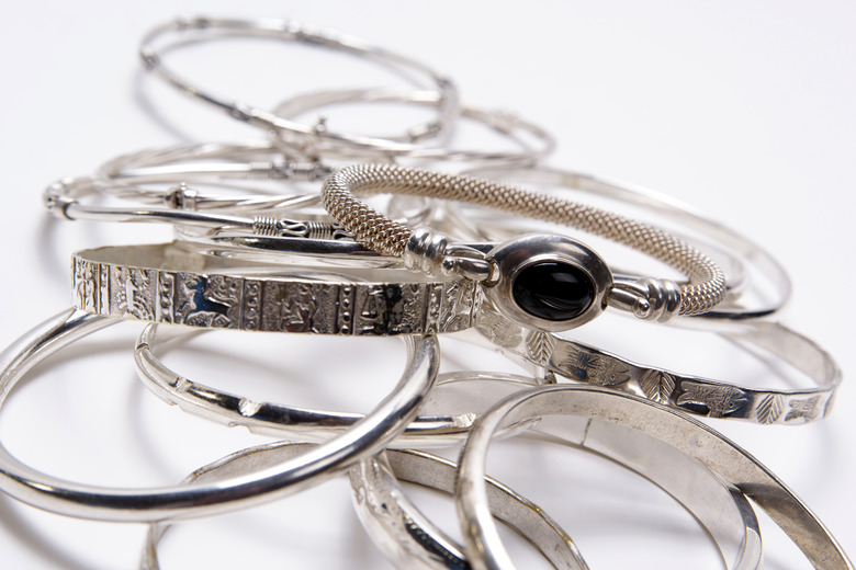 Restore silver plated jewelry deals