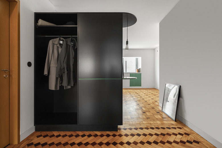 entry wardrobe bedroom