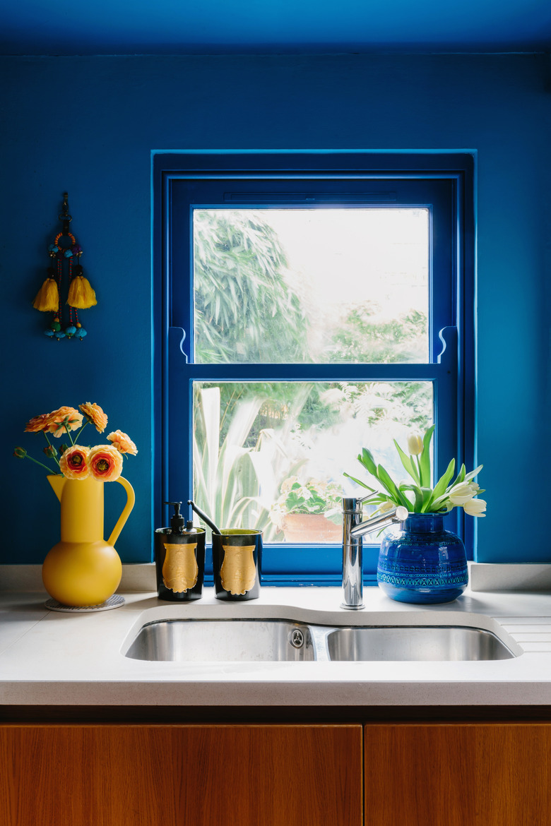 kitchen with electric blue walls and royal blue trim