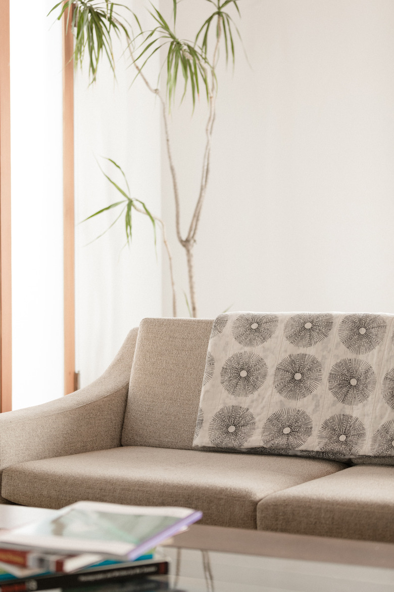 Minimalist love seat