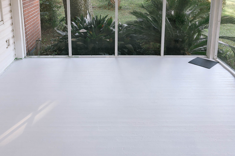 Square template placed on diamond in corner of room