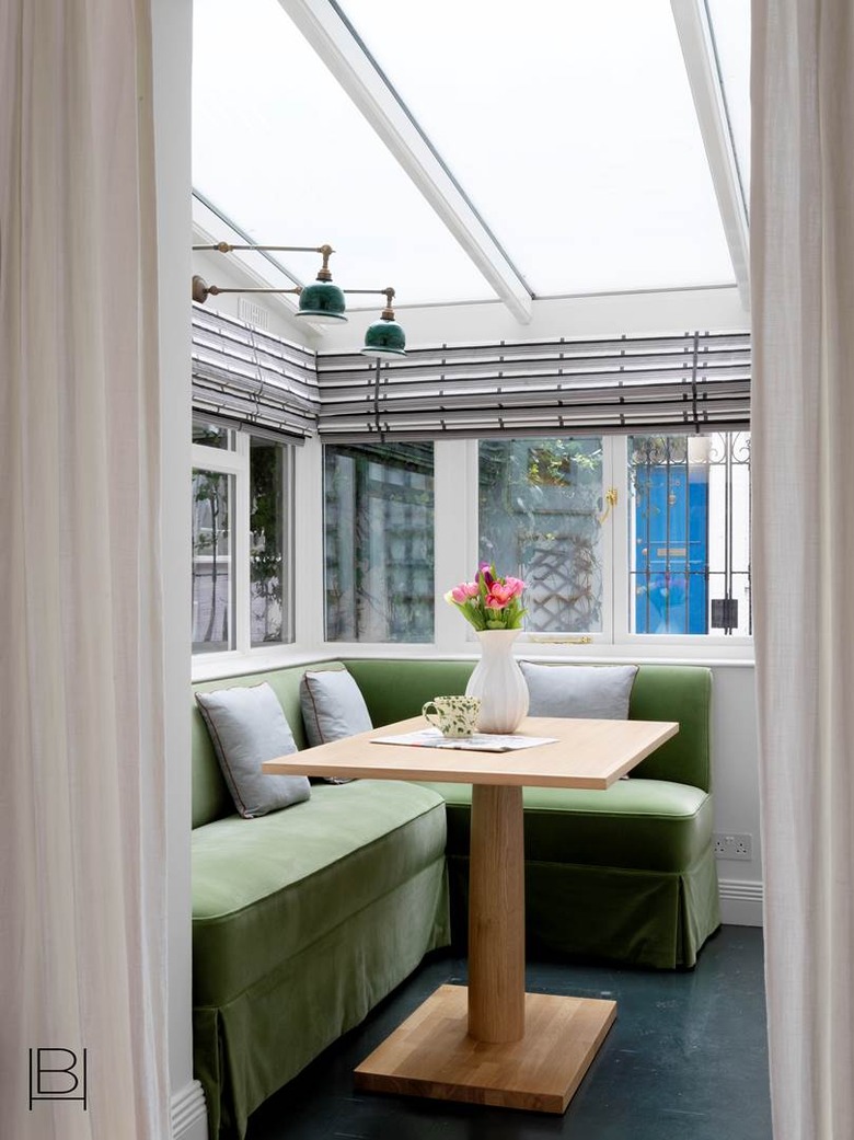 dining area breakfast nook