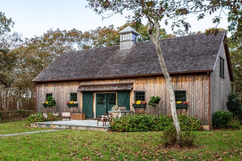 cedar cabin with hunter green accents