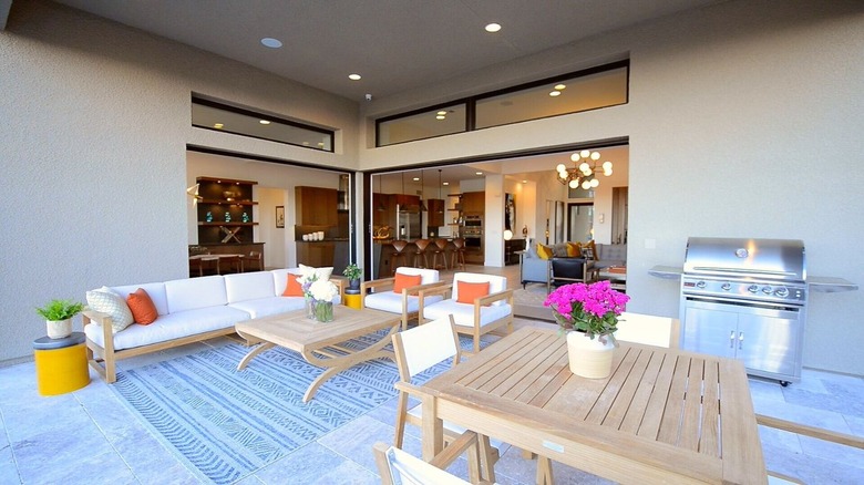 Indoor/outdoor patio space