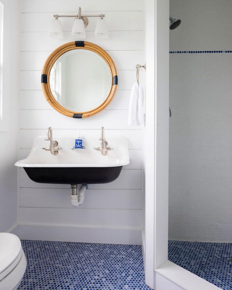 modern coastal bathroom with farmhouse sink