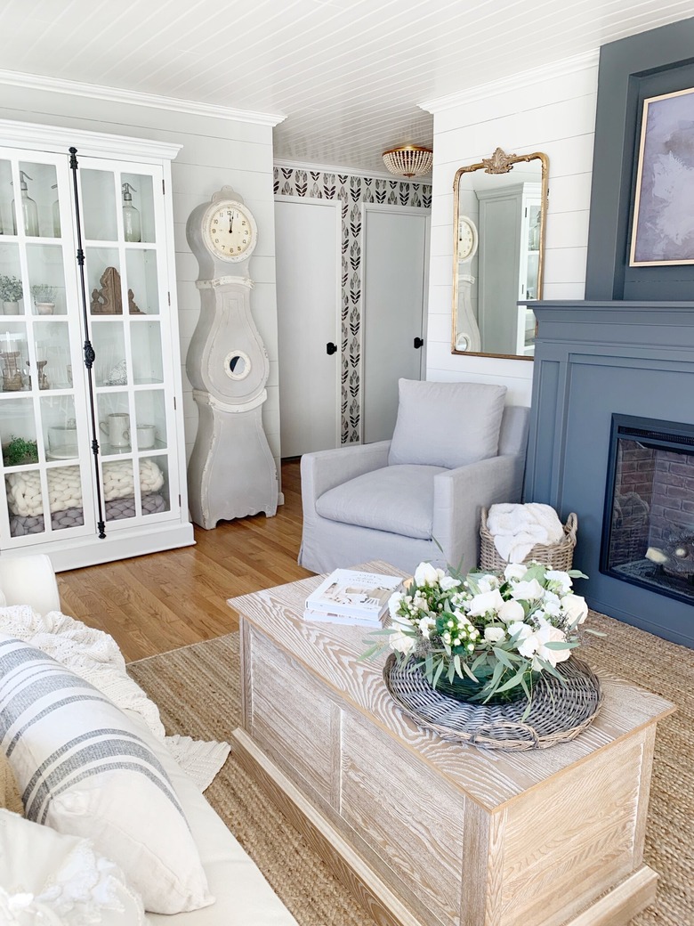 Behr paint color Painter's White in farmhouse living room