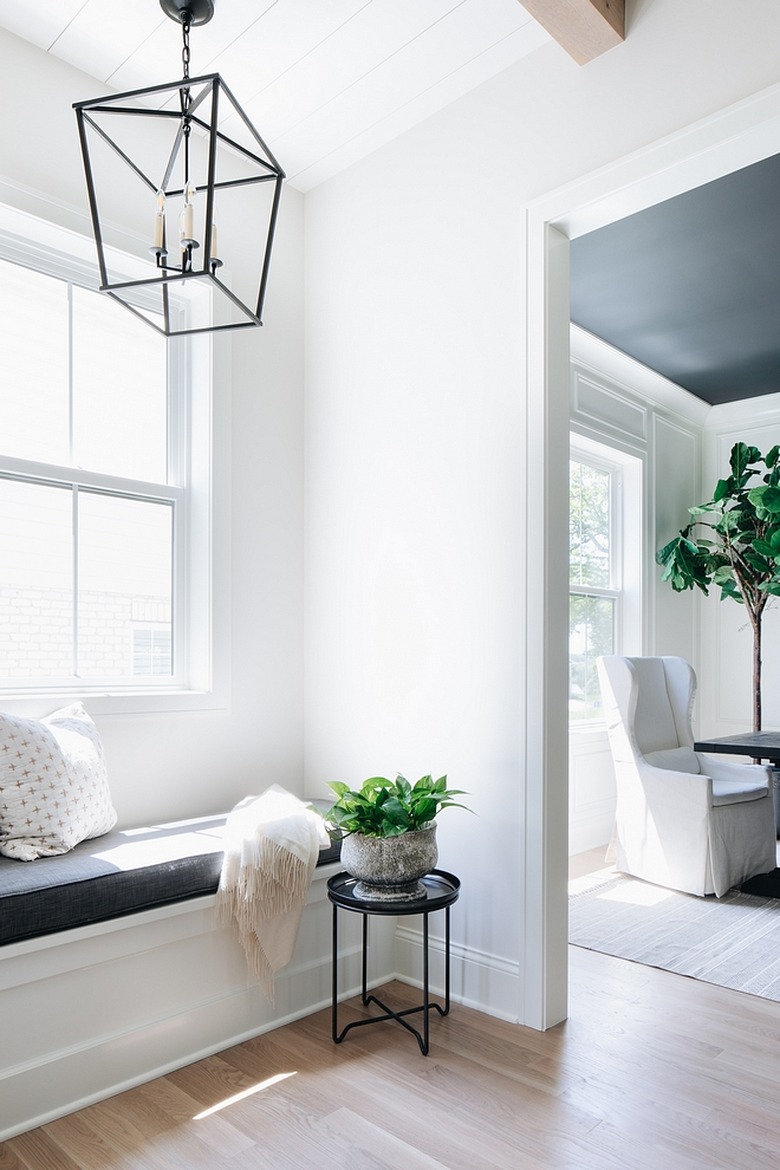 Benjamin Moore paint color Classic Gray in small nook