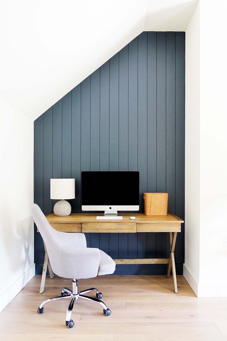 Benjamin Moore paint color Hale Navy in home office