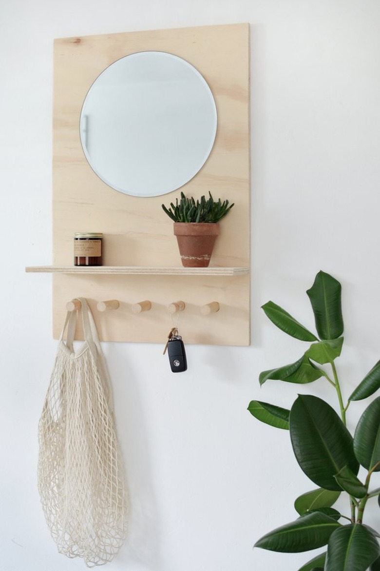 Wall-mounted plywood organizer - DIY
