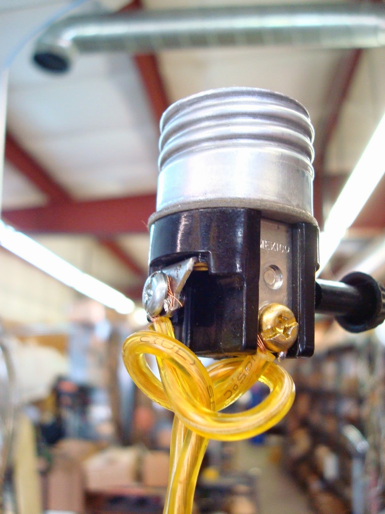 Lamp sockt connections.