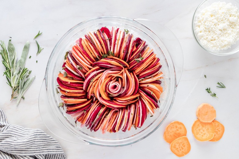 The slices vegetables arranged in a spiral in a glass dish