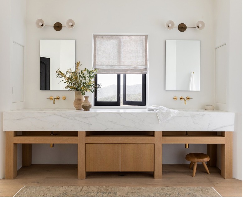double sink vanity with outward facing sconces