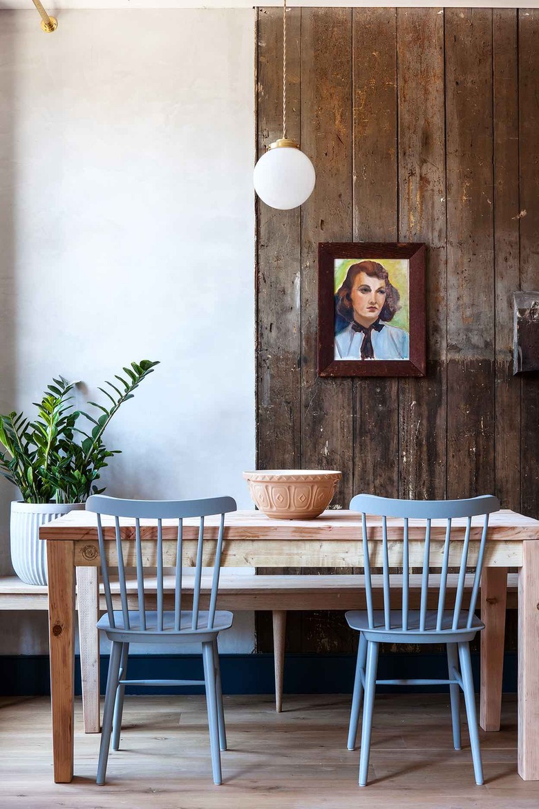 Tina suite's dining area