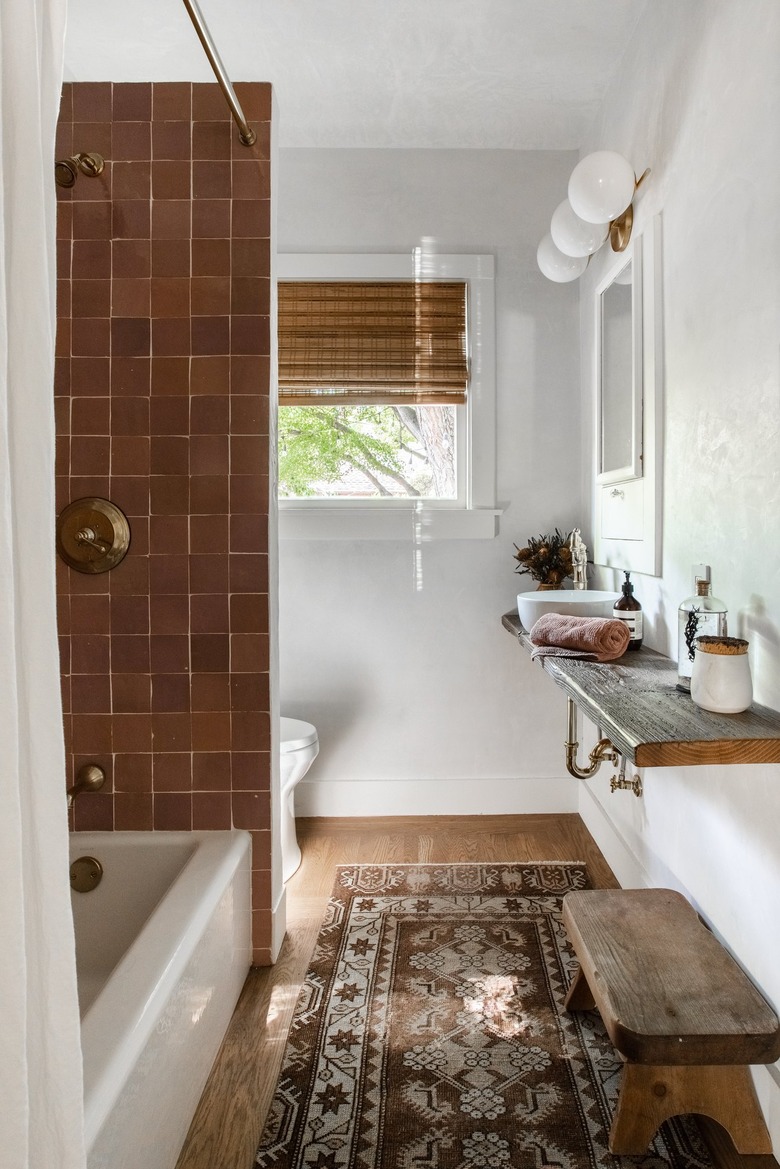 Bathroom with ceramic tile