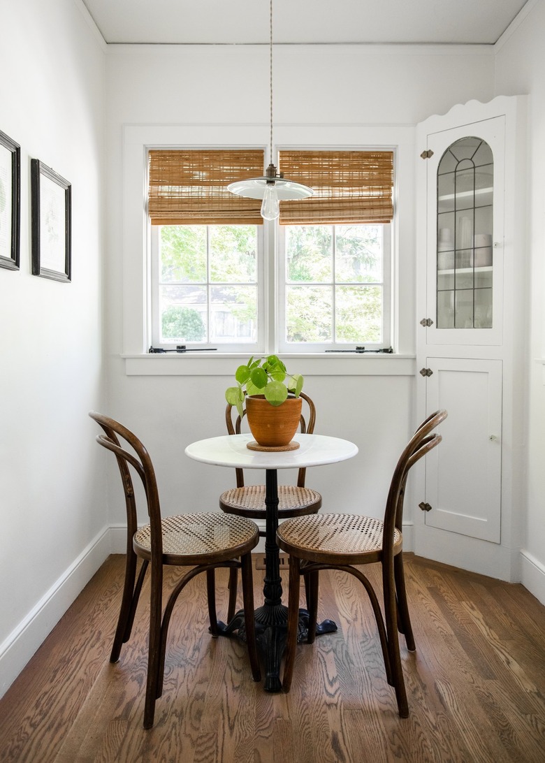 Breakfast nook with bistro set
