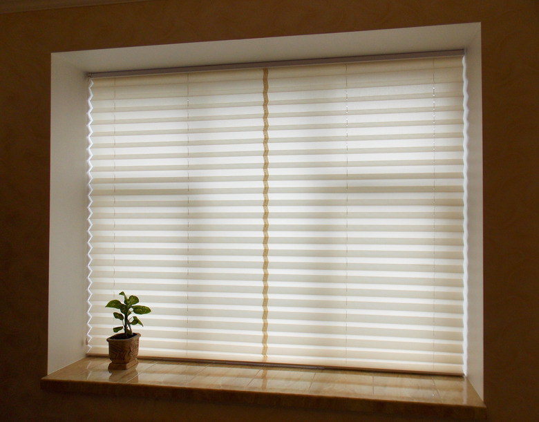 Pleated blinds XL close uo on the window