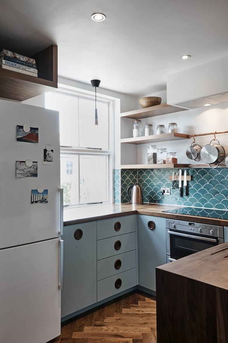 Coastal kitchen with fish scale tile