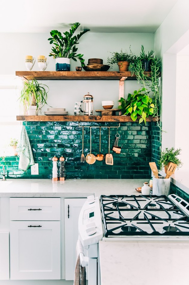 Bohemian kitchen with plants from Bungalow