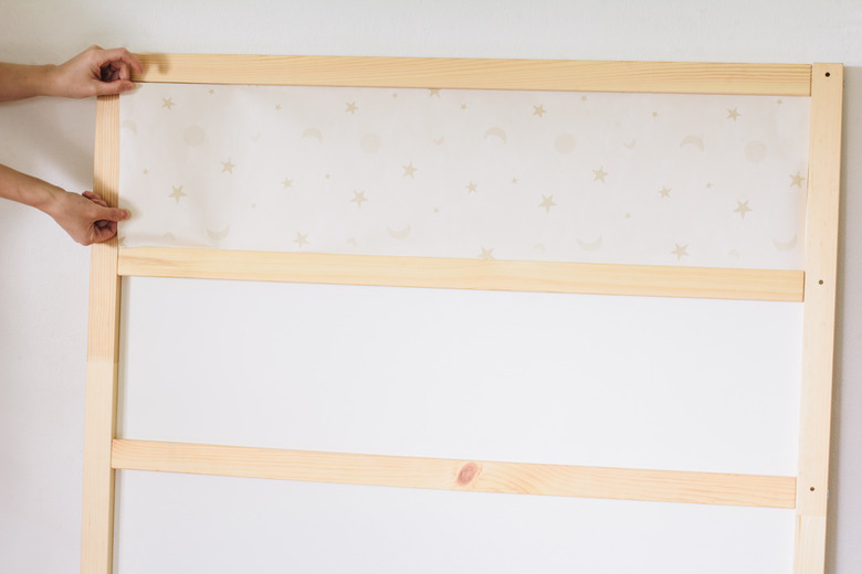 Taping wallpaper to KURA bed panels