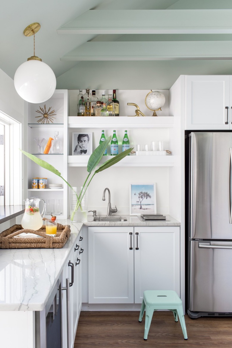 summer flower arrangement idea with large palm leaves