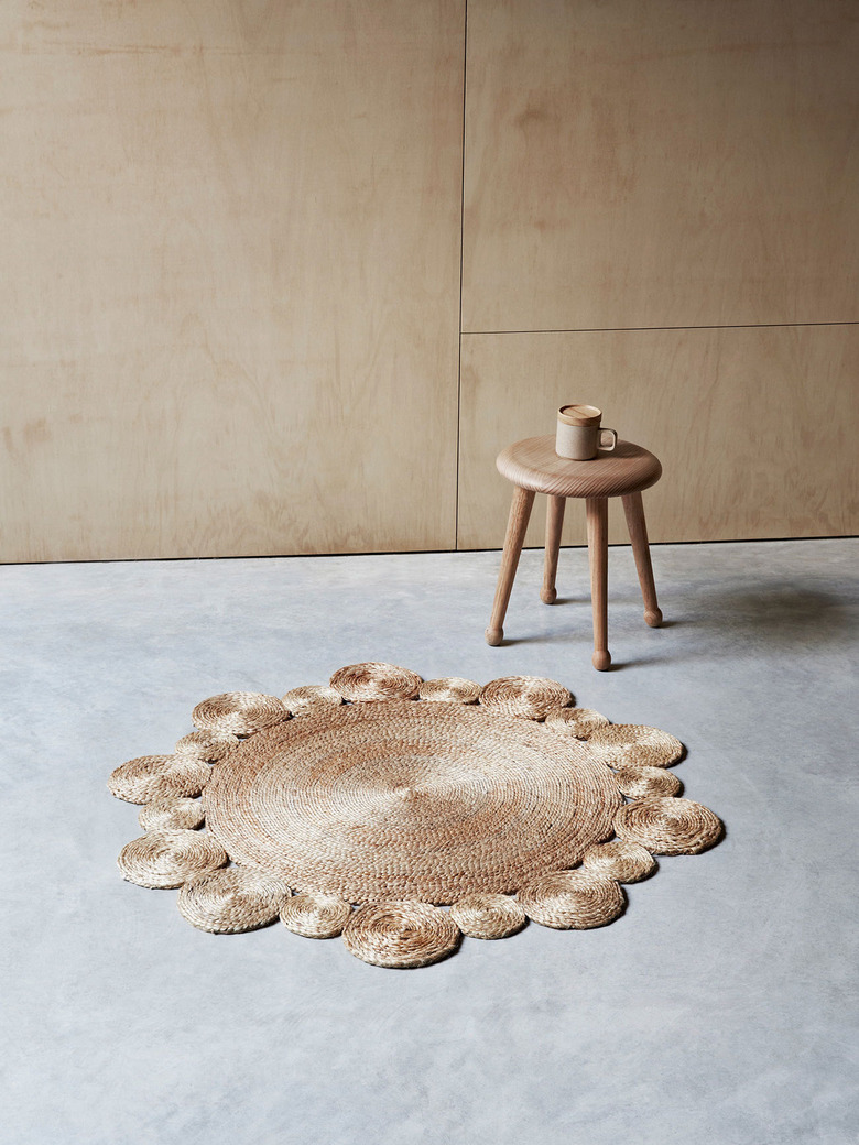 room with daisy-shaped small rug