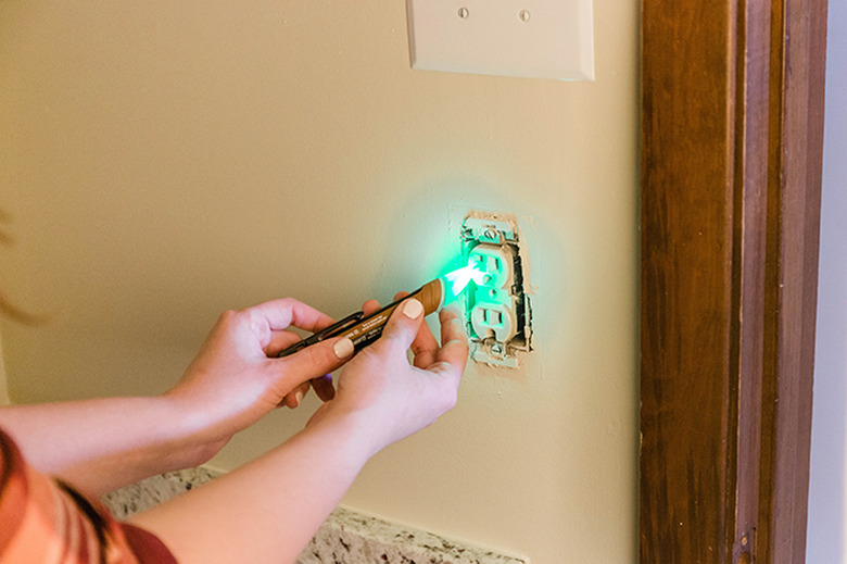 Turn off the electricity.