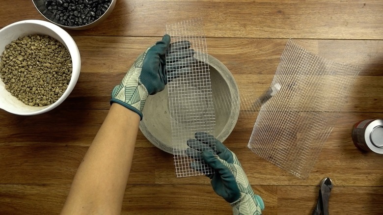 Making a fuel can holder with wire mesh for DIY concrete fire bowl.