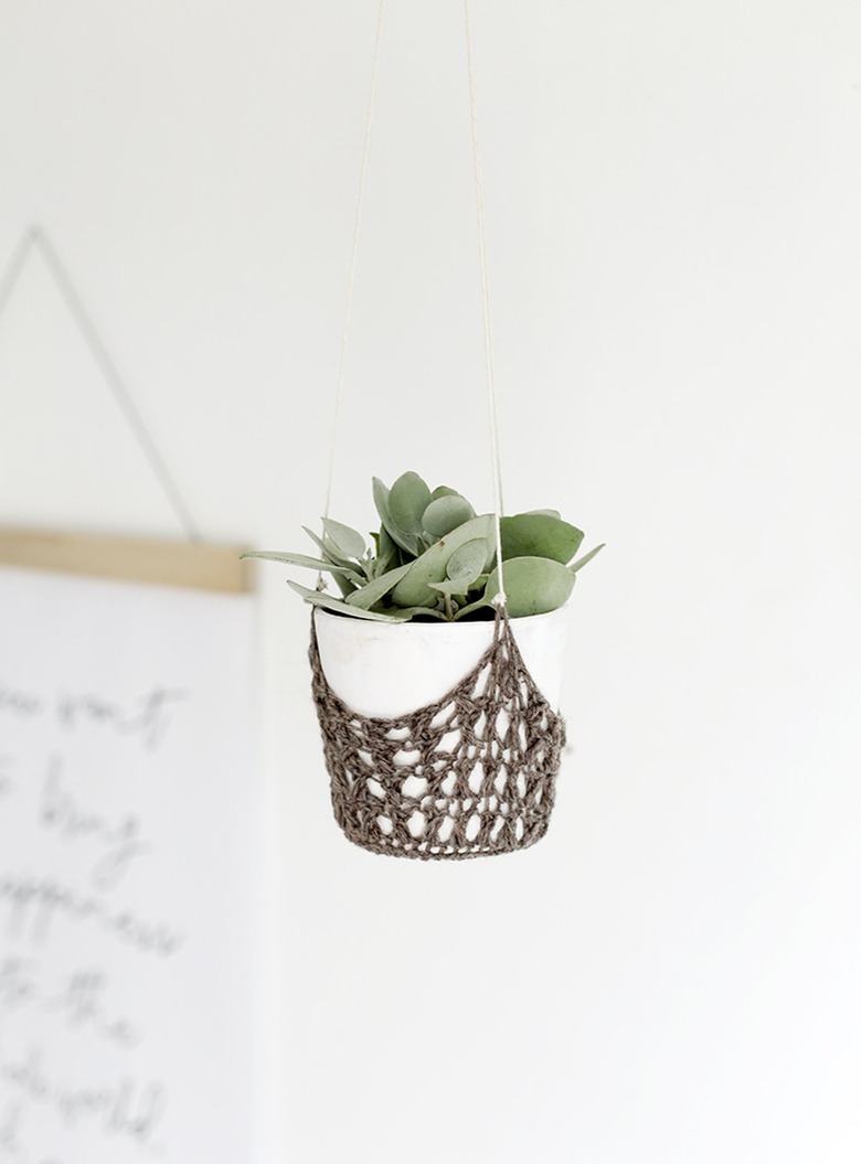 DIY Crochet Hanging Planter