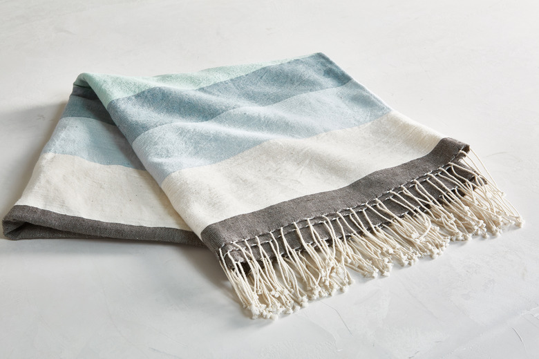 Bolé Road Afar Throw