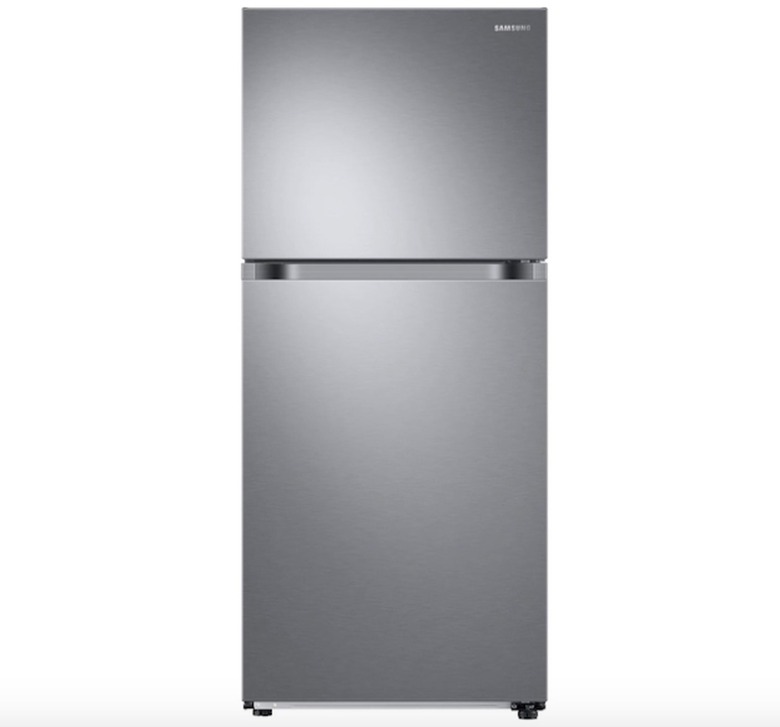Samsung 18 Cubic Feet Top Freezer Refrigerator with FlexZone and Ice Maker