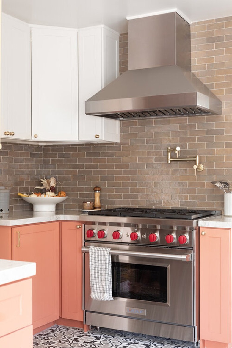 peach and brown kitchen color idea