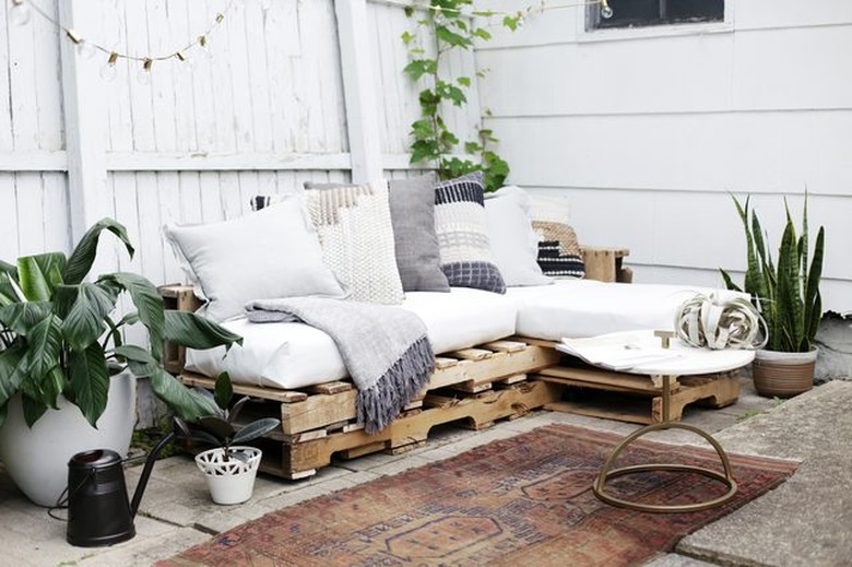 DIY Wood Pallet Couches